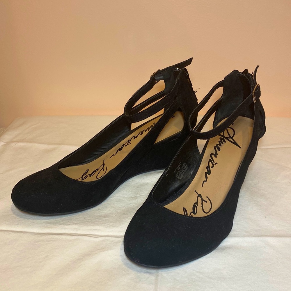 Black wedge heels